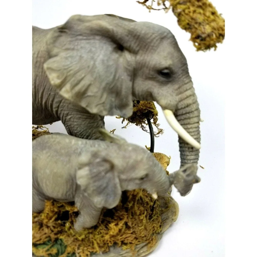 CLASSIC TREASURES  ELEPHANT SCULPTURE COLLECTION SERIES WITH BOX